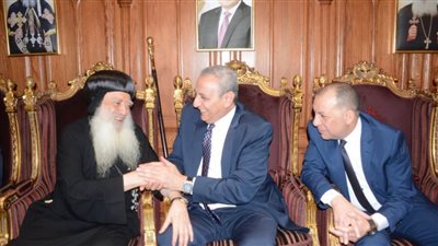  بالصور.. محافظ الغربية يزور كنائس طنطا ويوزع الهدايا على الأطفال
