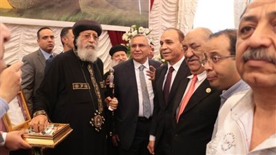 رئيس الوفد يقدم التهنئة بعيد القيامة المجيد بالمقر البابوي 