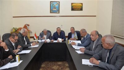 محافظ أسيوط يشهد أول اجتماع لمجلس الأمناء والآباء والمعلمين عقب إعادة تشكيله