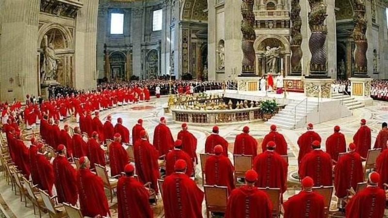 الكرادلة في المجمع