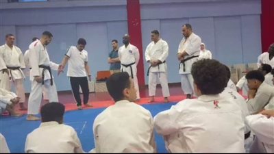 الدكتور يوسف حفني مفوض الكاراتيه التقليدي السعودي من الاتحاد الدولي يلقي محاضرة في الماستر كورس الأفريقي الدولي بالقاهرة