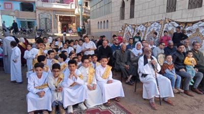 بالذهب والدراجات.. قرية 