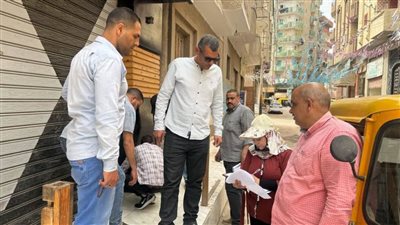 خلال حملة مكبرة لمراجعة التراخيص.. تنفيذ 9 قرارات غلق لمحلات تجارية مخالفة بإيتاي البارود