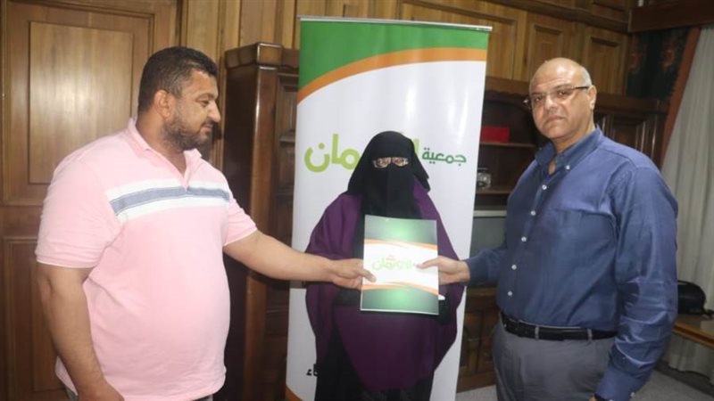 مساعدة سيدة