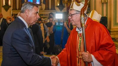 محافظ الإسكندرية يقدم العزاء في وفاة البابا فرنسيس بابا الفاتيكان