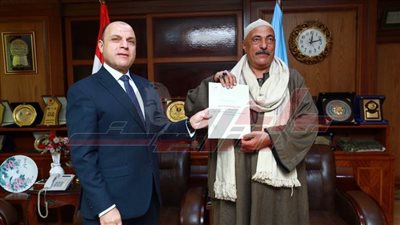 تسليم 15 عقد تقنين أراضي أملاك دولة للمستفيدين بكفر الشيخ