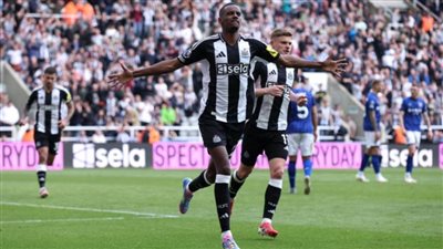 نيوكاسل يونايتد يتفوق على إبسويتش تاون بثلاثية ويعزز موقعه في المربع الذهبي