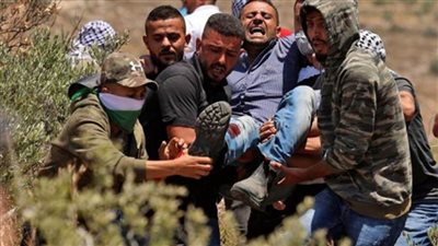 إصابة فلسطينيين جراء استمرار اعتداءات المستوطنين في الضفة الغربية