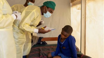 أطباء أفارقة يتطوعون لعلاج الأمراض النادرة في القارة الأكثر فقرًا في العالم