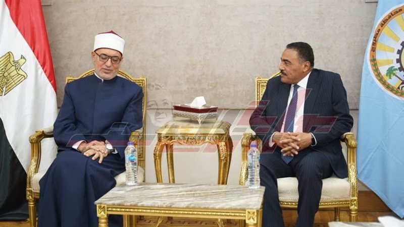 محافظ مطروح يستقبل