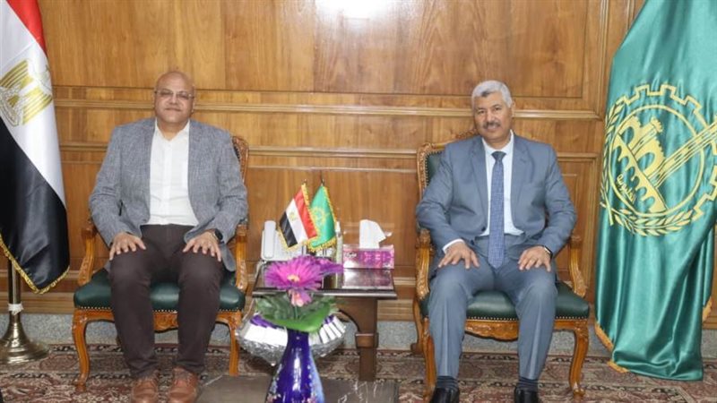 محافظ القليوبية مع