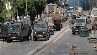 الاحتلال الإسرائيلي يدفع بتعزيزات عسكرية إلى طولكرم ويصيب طفلا بالرصاص في البيرة