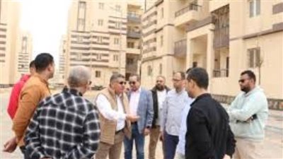 وزير الإسكان يتابع المشروعات السكنية والمرافق والطرق بمدينة السادات