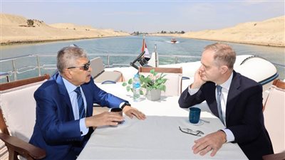 الفريق أسامة ربيع يبحث سبل التعاون المشترك مع السفير البريطاني 