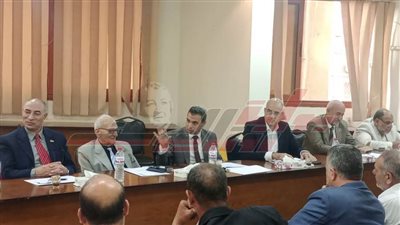 وكيل تعليم كفر الشيخ يجري المقابلات مع المتقدمين للتجديد للوظائف الإشرافية 