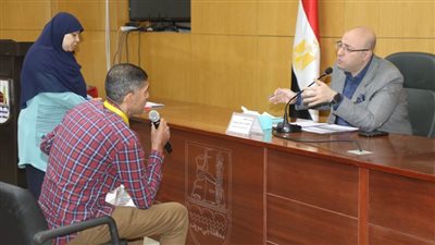 محافظ بني سويف يواصل حل مشكلات المواطنين في اللقاء الأسبوعي