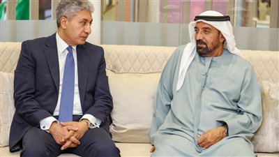 وزير السياحة والآثار يلتقي رئيس هيئة الطيران المدني والخطوط الجوية الإماراتية لبحث تعزيز التعاون