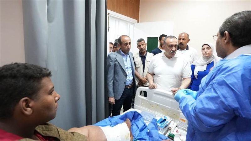 محافظ أسيوط يزور