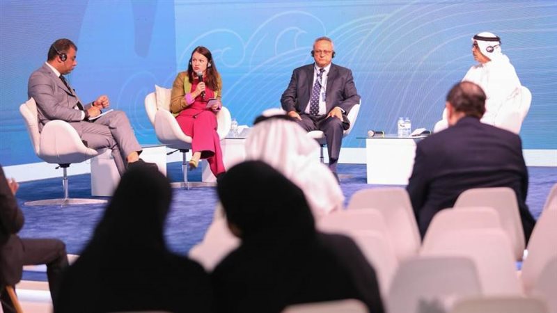 الدكتور احمد زايد