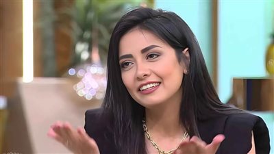 رغم عملها كطبيبة أسنان.. سهر الصايغ ترفض إجراء تجميل لأسنانها