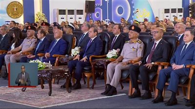 الرئيس السيسي يصل إلى مقر احتفالية عيد العمال بالسويس
