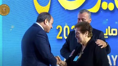 عاجل.. في لافتة إنسانية.. الرئيس السيسي يمنح نوط الامتياز لنادية سليم الضو 