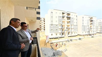 وزير الإسكان يتفقد مشروع 