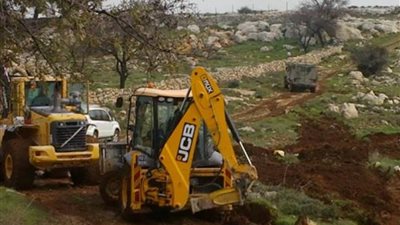 الاحتلال يستولي على معدات أثناء تأهيل طريق جنوب نابلس
