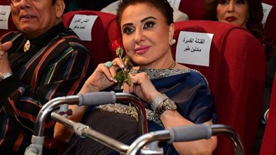 مادلين طبر تحصد جائزة الريادة السينمائية من مهرجان المركز الكاثوليكي.. صور