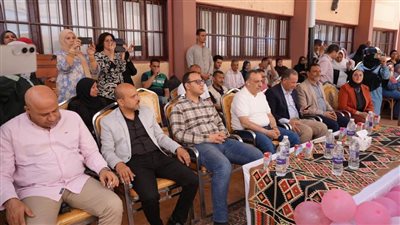 محافظ أسيوط يشهد حفل تخريج طالبات مدرسة الأمل للصم ويؤكد دعمه لذوي الهمم