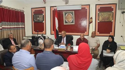 مدير تعليم الخارجة يشدد على جودة الامتحانات ويوجه بتكثيف مراجعات الشهادة الإعدادية