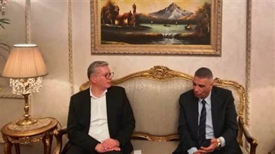 محافظ أسوان يلتقى وزير البترول عقب افتتاح منازل وتسليم وحدات غاز ومنظومة للطاقة الشمسية