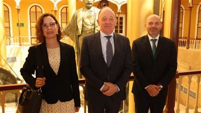 الفريق أسامة ربيع يلتقي السفير الأرجنتيني لبحث سبل التعاون المشترك في مجالات التكريك والنظم الملاحية المتطورة