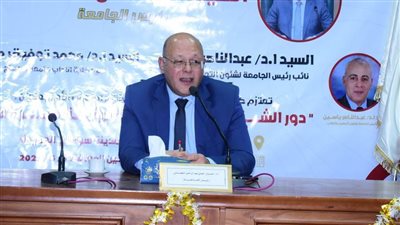 رئيس جامعة سوهاج يفتتح المؤتمر الطلابي الأول بكلية الآداب