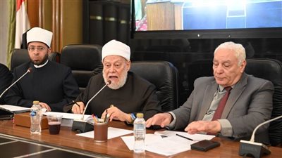 د علي جمعة يوجه لوما لممثل الأزهر: لماذا أعلنتم رفض القانون في الإعلام واللجنة ما زالت تناقشه
