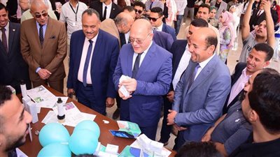 مستحضرات طبيعية لعلاج الاكزيما والصدفية والتهاب المفاصل يمشاريع تخرج طلاب قسم العقاقير بكلية الصيدلة