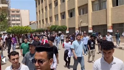 طلاب جامعة الزقازيق ينظمون مظاهرة للمطالبة بحق 