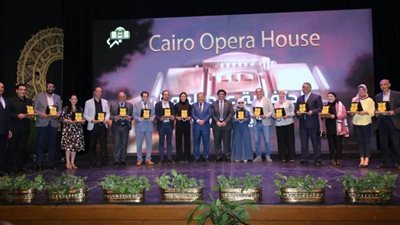 رئيس دار الأوبرا يكرم عدداً من الفنانين والإداريين بمناسبة عيد العمال