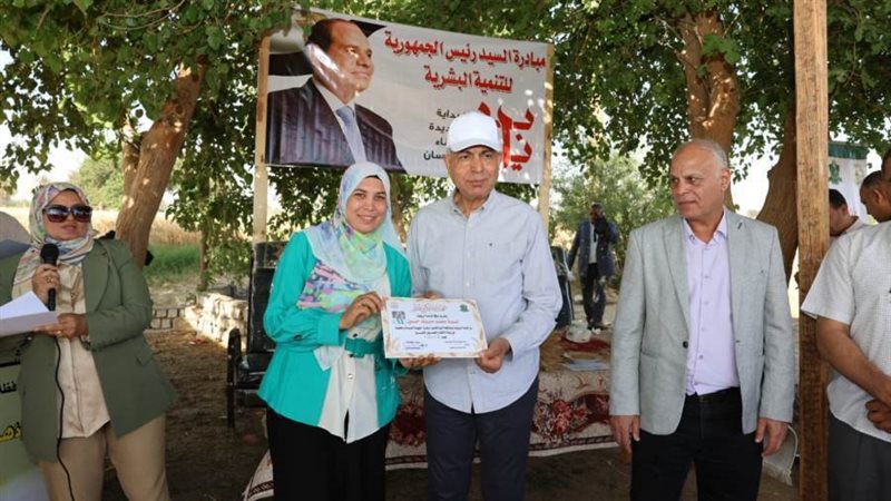 محافظ المنيا يكرم