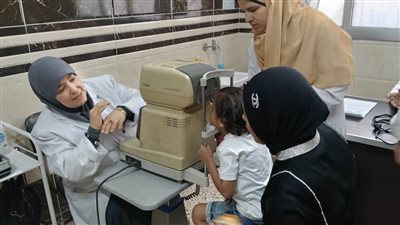 الكشف الطبي على 80 حالة بمدرسة المكفوفين ببنها