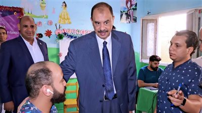 محافظ سوهاج يتفقد قافلة تركيب الأطراف الصناعية بمستشفى الهلال الأحمر بالحويتي