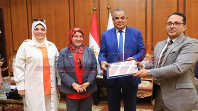 تكريم أعضاء هيئة التدريس الذين قاموا بتقديم دورات تدريبية بكفر الشيخ