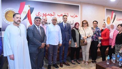 الشعب الجمهوري بسوهاج يكرم عمال المحافظة في احتفالية كبرى