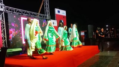 محافظ أسوان يشيد بمشاركة فرقة الفنون الشعبية بمهرجان أسوان الدولى لأفلام المرأة