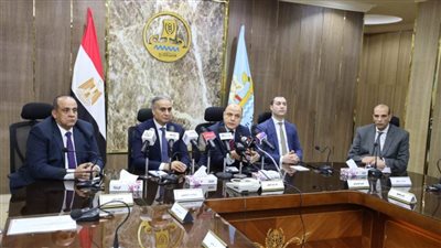 رئيس حماية المستهلك ومحافظ كفر الشيخ يعقدان لقاءً موسعاً مع الغرفة التجارية بالمحافظة