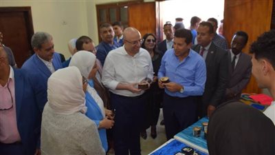 محافظ بني سويف ووزير الشباب يفتتحان حمام السباحة والملعب الخماسي بناصر