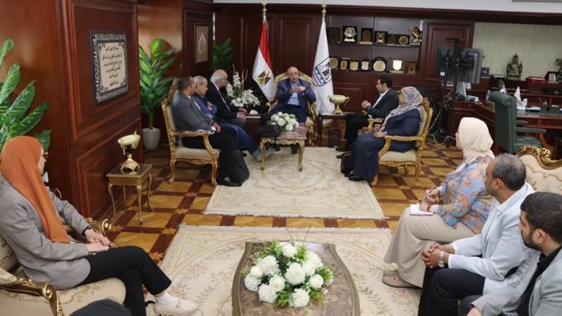 اجتماع محافظ بنى