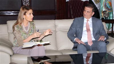 وزير الزراعة يبحث مع مدير مكتب 