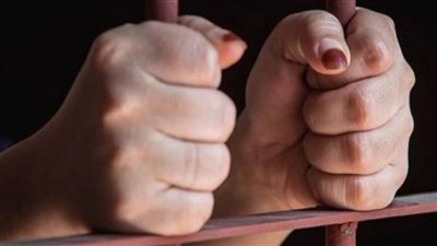 ضبط سيدة لقيامها بالنصب على المواطنين عبر انتحال صفة طبيبة بالجيزة