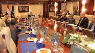 رئيس هيئة قناة السويس يجتمع بممثلي 25 من الخطوط والتوكيلات الملاحية لاستعراض التطورات الإيجابية